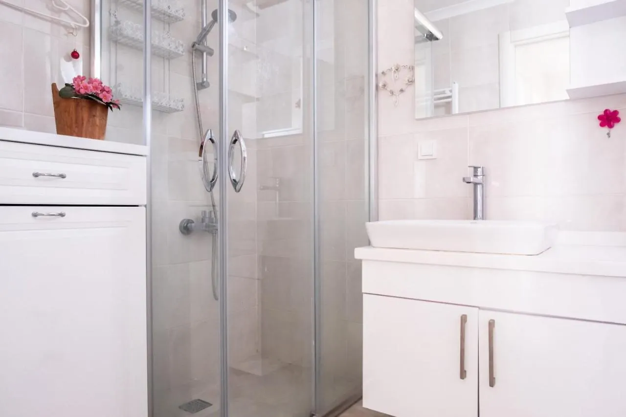Central Flat Near Trendy Attractions In Kadikoy Istanbulská provincie 0*,  Turecko